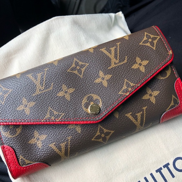 Louis Vuitton Handbags - Louis Vuitton clutch worth 825 selling for 400